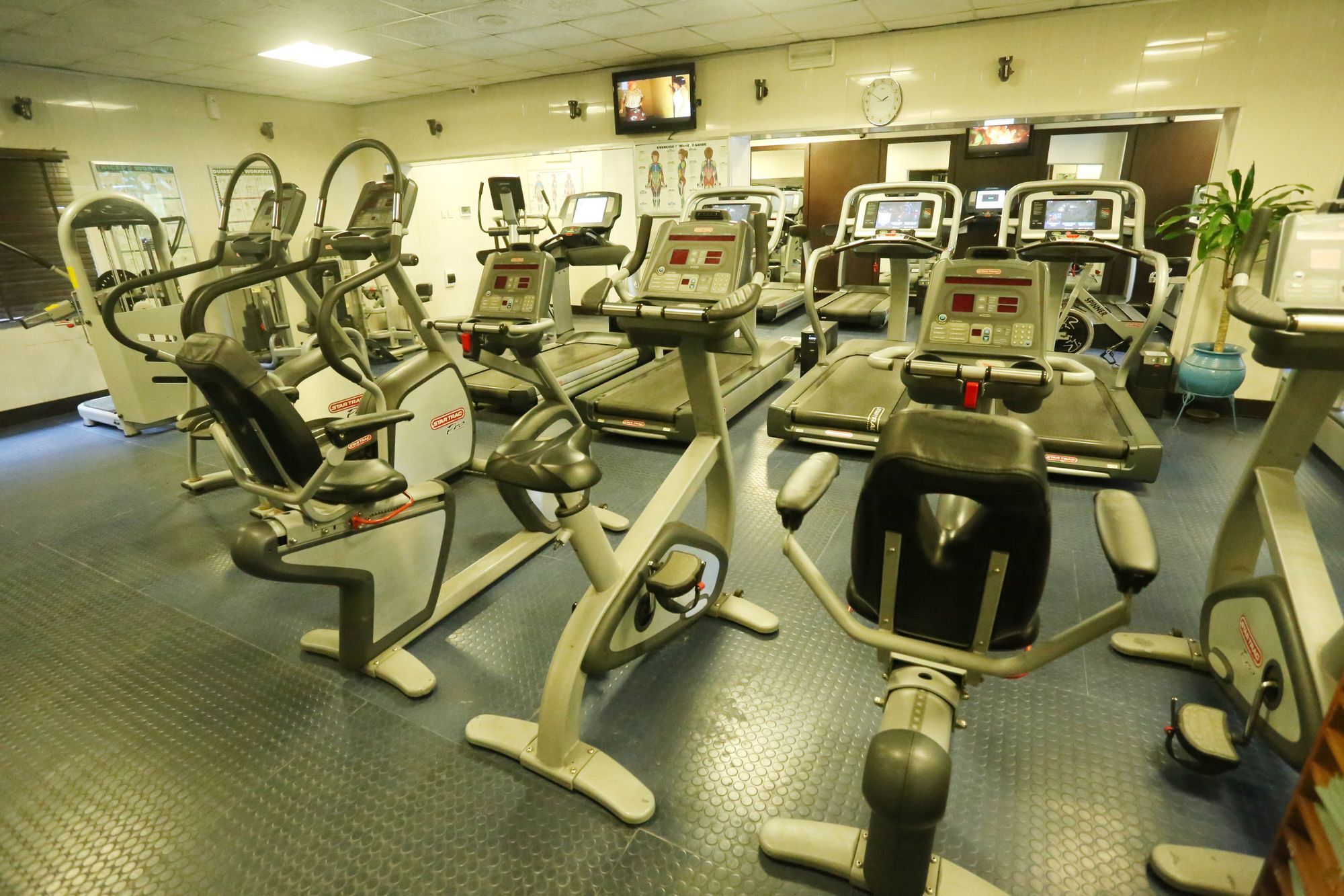 Sunfit - Fitness, Spa, Accommodation Aliayabiagba Exteriör bild